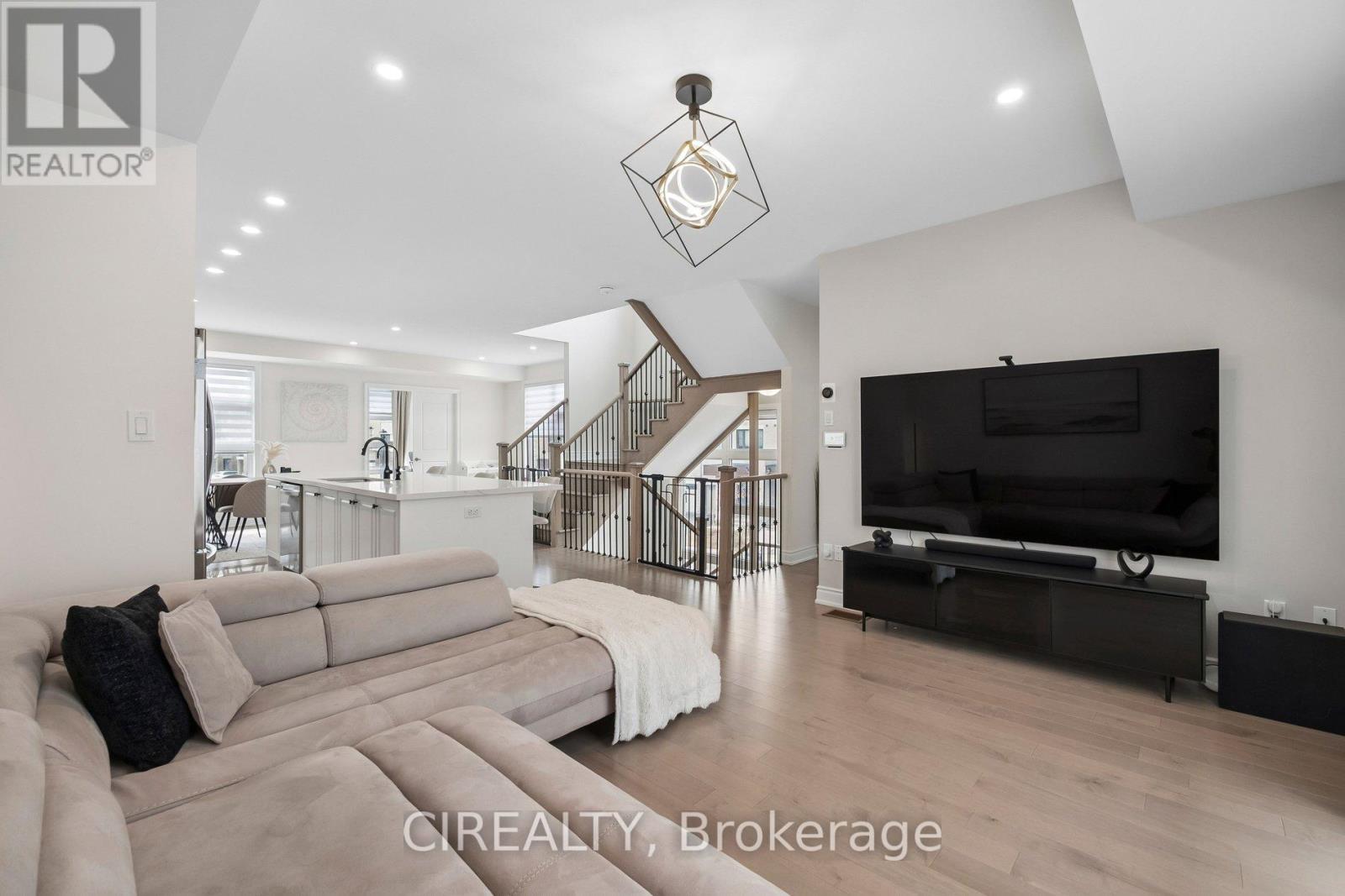 325 Laplante Street, Newmarket, Ontario  L3X 0M5 - Photo 19 - N12957534