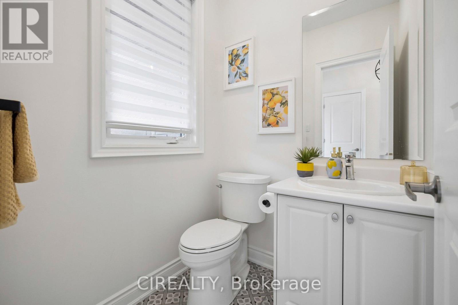 325 Laplante Street, Newmarket, Ontario  L3X 0M5 - Photo 10 - N12957534