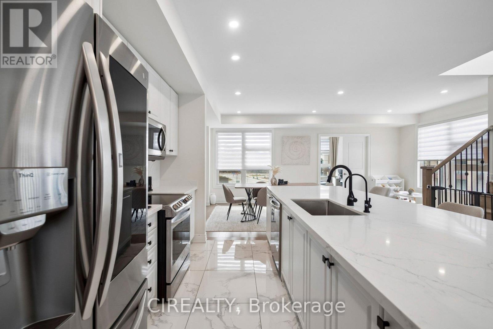 325 Laplante Street, Newmarket, Ontario  L3X 0M5 - Photo 15 - N12957534