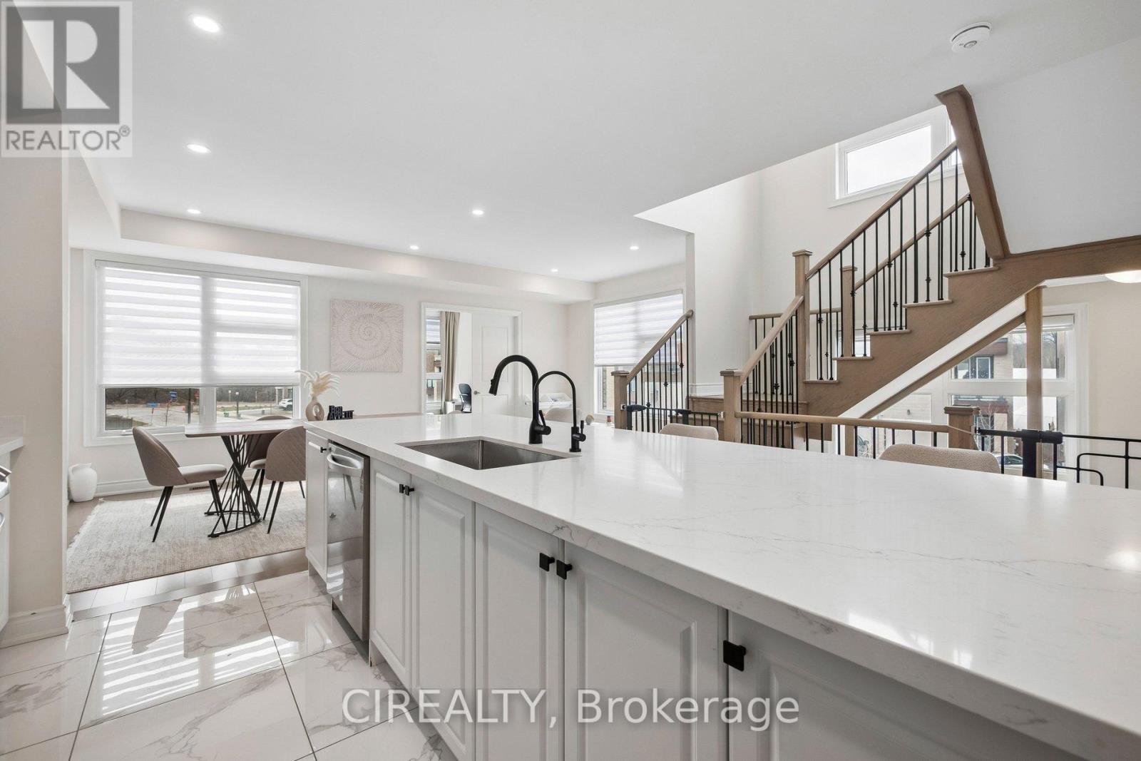 325 Laplante Street, Newmarket, Ontario  L3X 0M5 - Photo 16 - N12957534