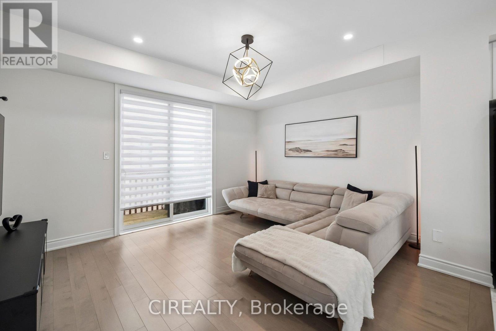 325 Laplante Street, Newmarket, Ontario  L3X 0M5 - Photo 18 - N12957534