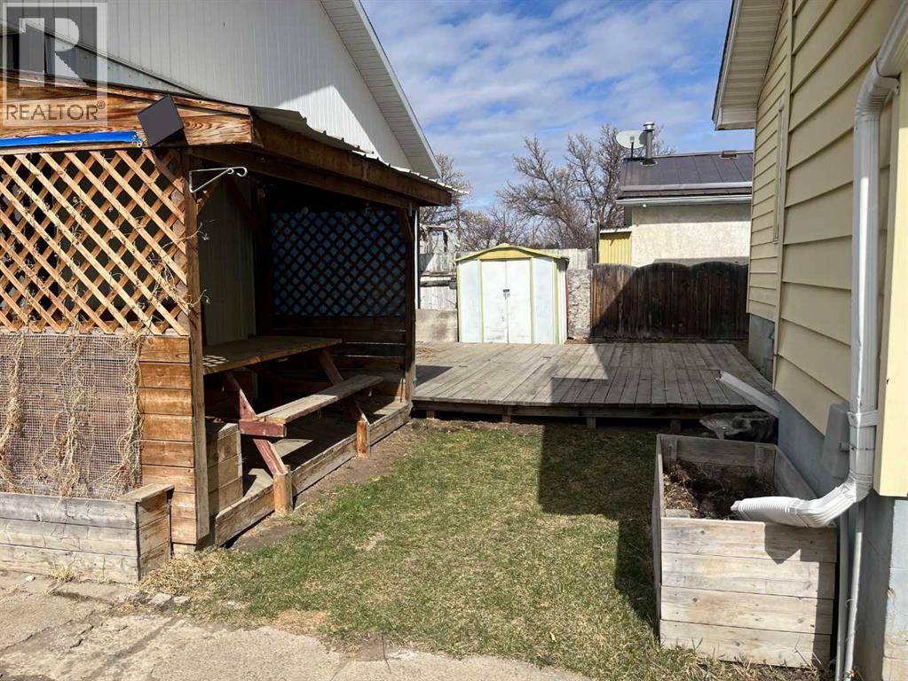 426 12b Street N, Lethbridge, Alberta  T1H 0M7 - Photo 5 - A2298320