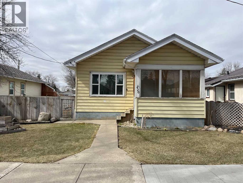 426 12b Street N, Lethbridge, Alberta  T1H 0M7 - Photo 1 - A2298320