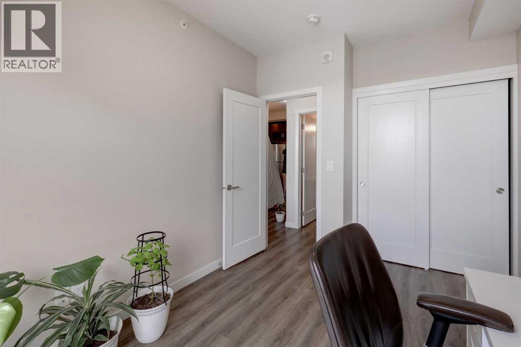410, 30 Shawnee Common SW, Calgary, Alberta  T2R 0R1 - Photo 20 - A2294651