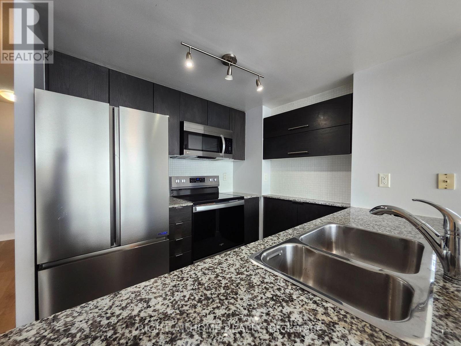 3010 - 15 Fort York Boulevard, Toronto, Ontario  M5V 3Y4 - Photo 3 - C12957872