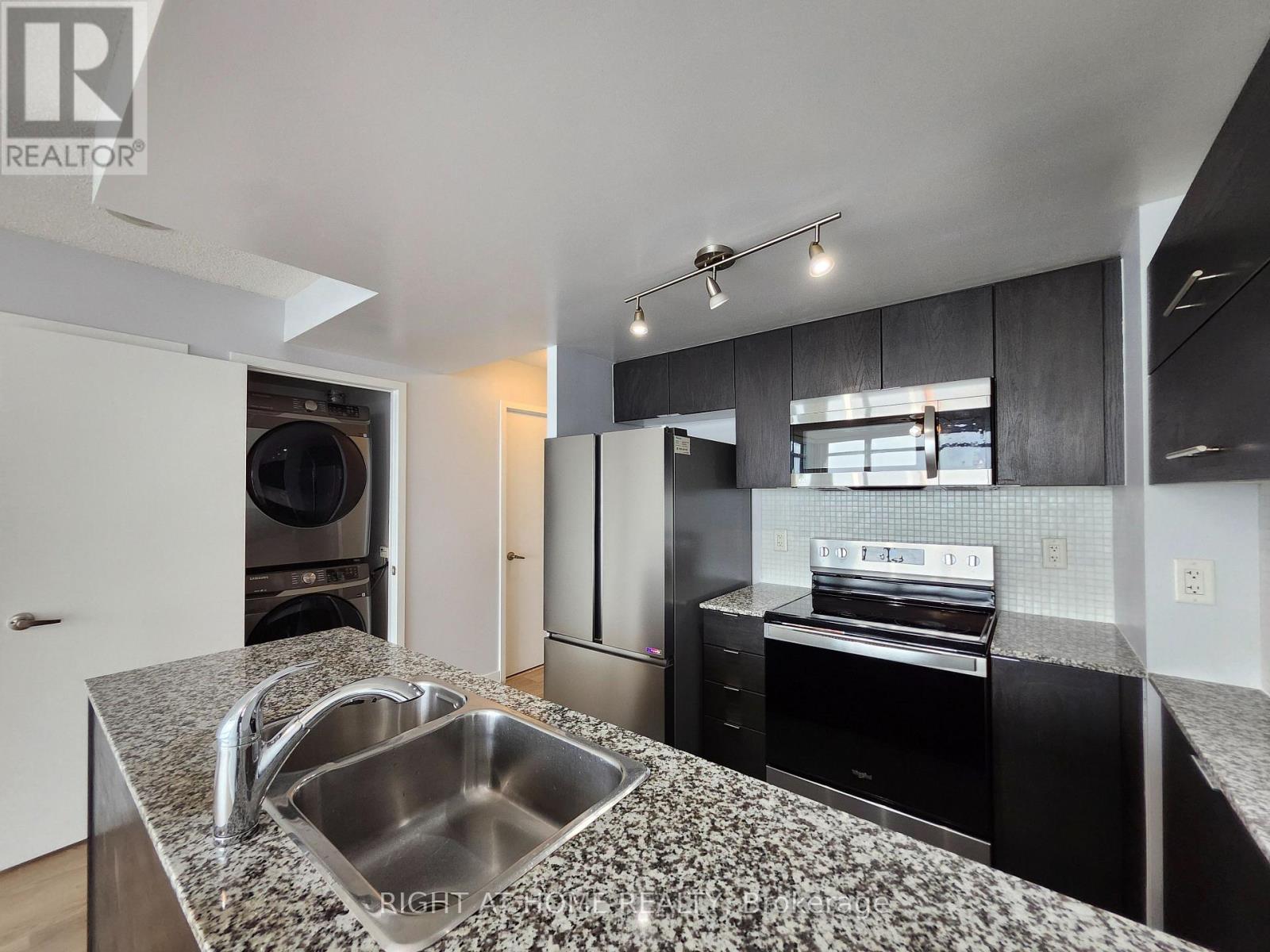 3010 - 15 Fort York Boulevard, Toronto, Ontario  M5V 3Y4 - Photo 4 - C12957872