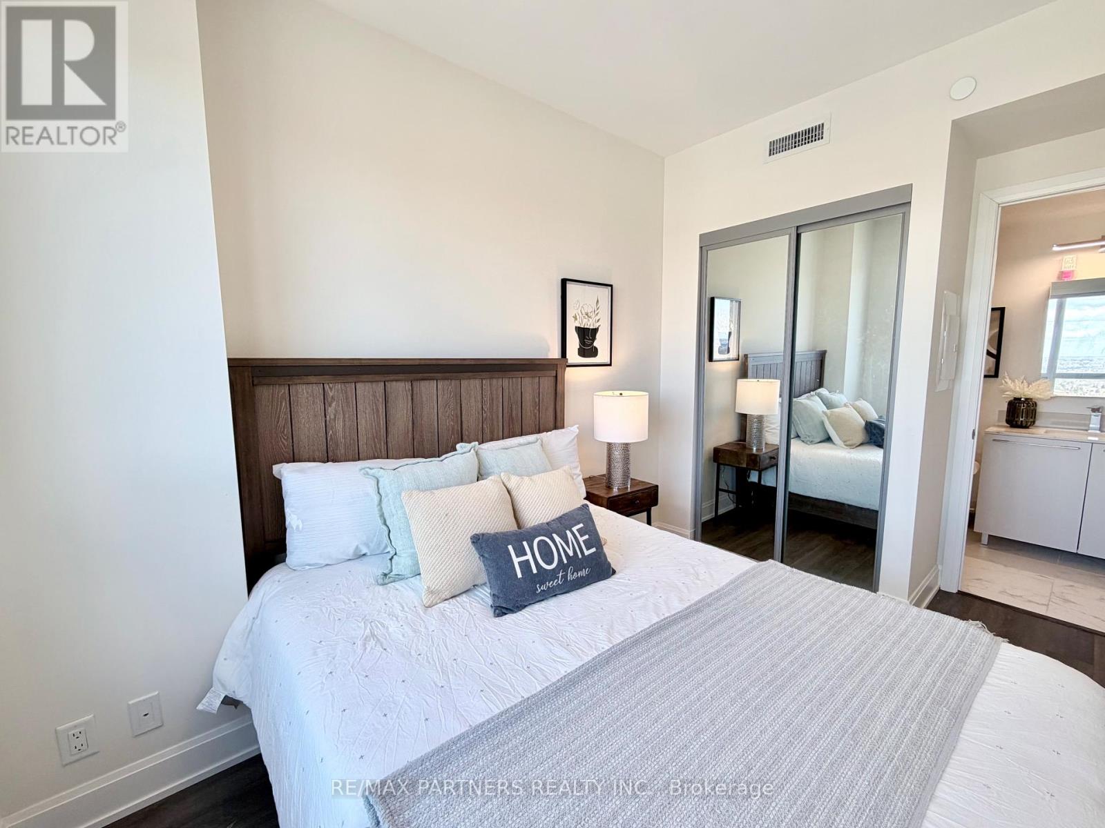 2710 - 8 Water Walk Drive, Markham, Ontario  L3R 6L4 - Photo 7 - N12947994