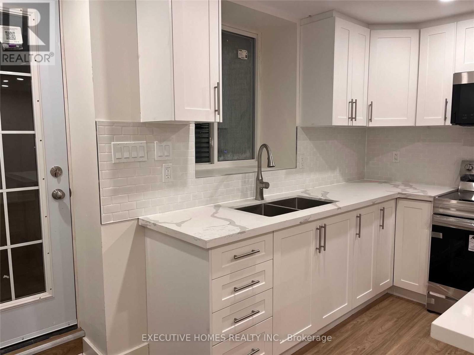 59 Golden Hawk Drive, Hamilton, Ontario  L8B 1W9 - Photo 5 - X12957866