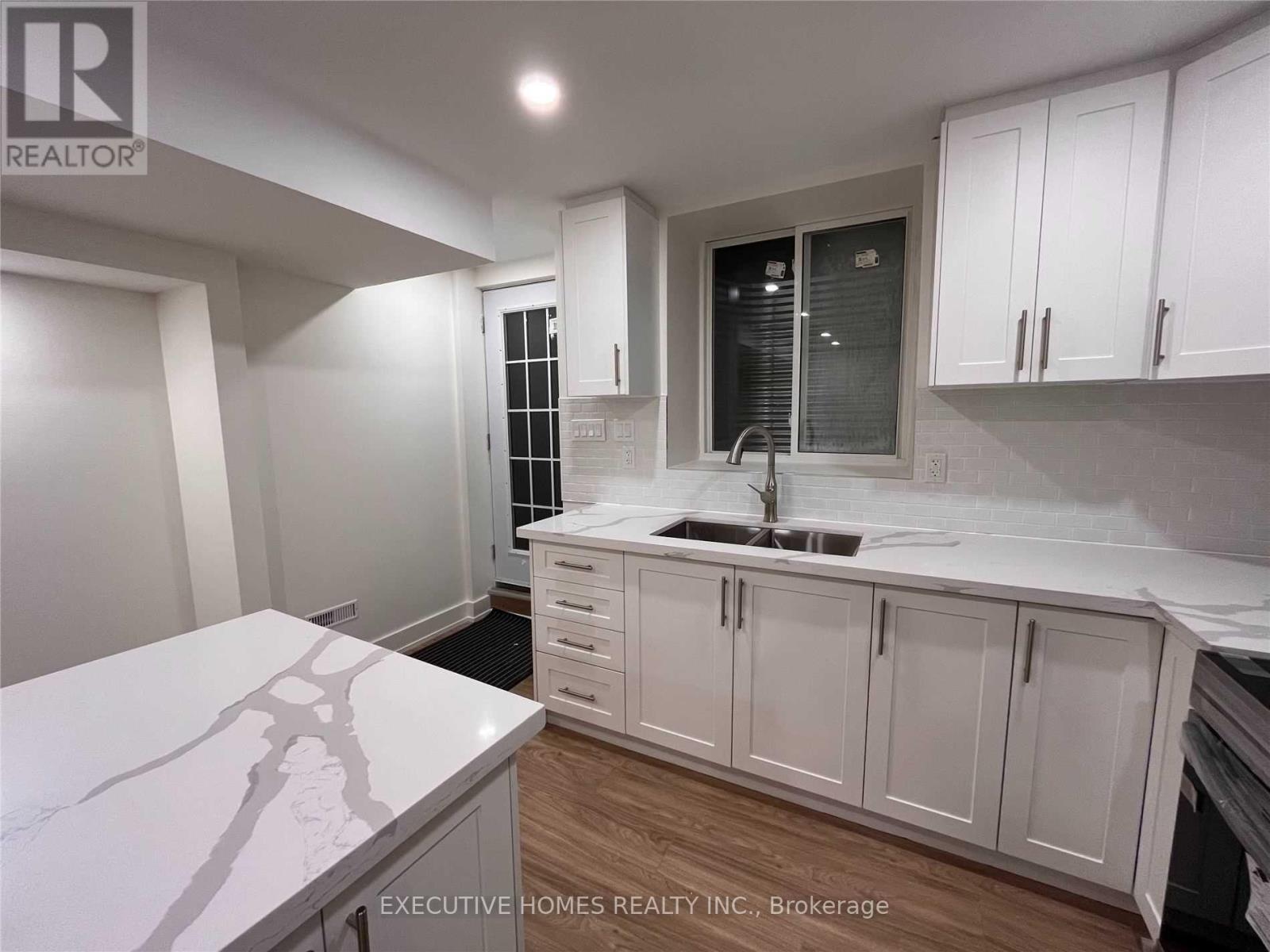 59 Golden Hawk Drive, Hamilton, Ontario  L8B 1W9 - Photo 6 - X12957866