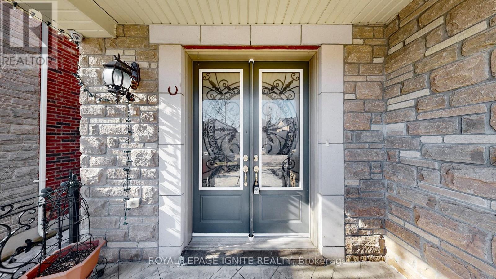 73 Kentwood Crescent, Markham, Ontario  L6B 0C4 - Photo 2 - N12957816