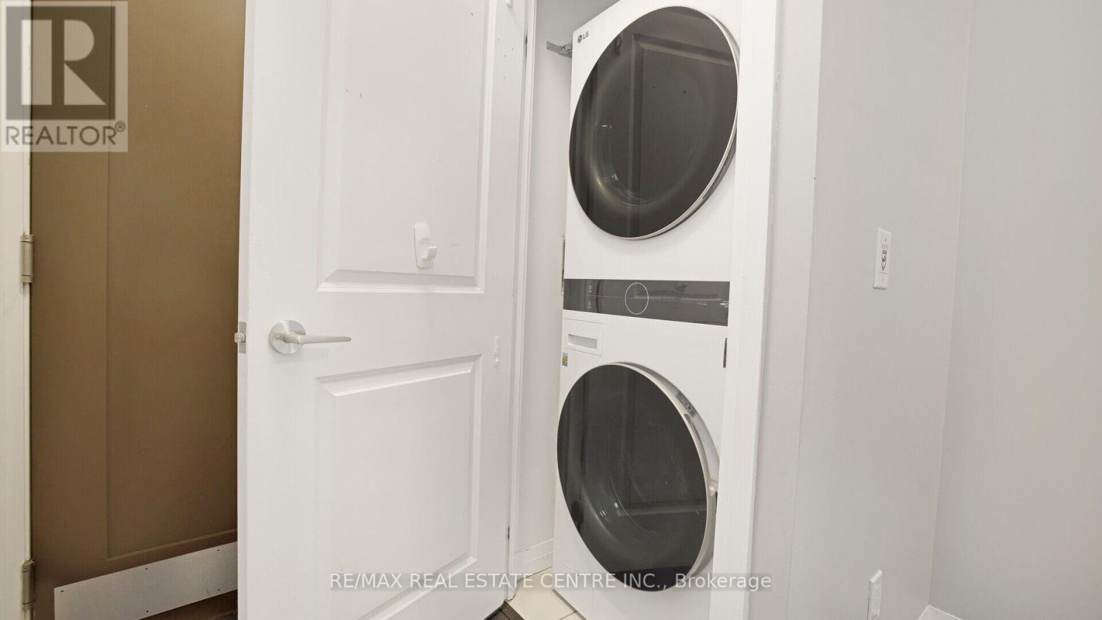 902 - 75 Eglinton Avenue W, Mississauga, Ontario  L5R 0E5 - Photo 8 - W12957900