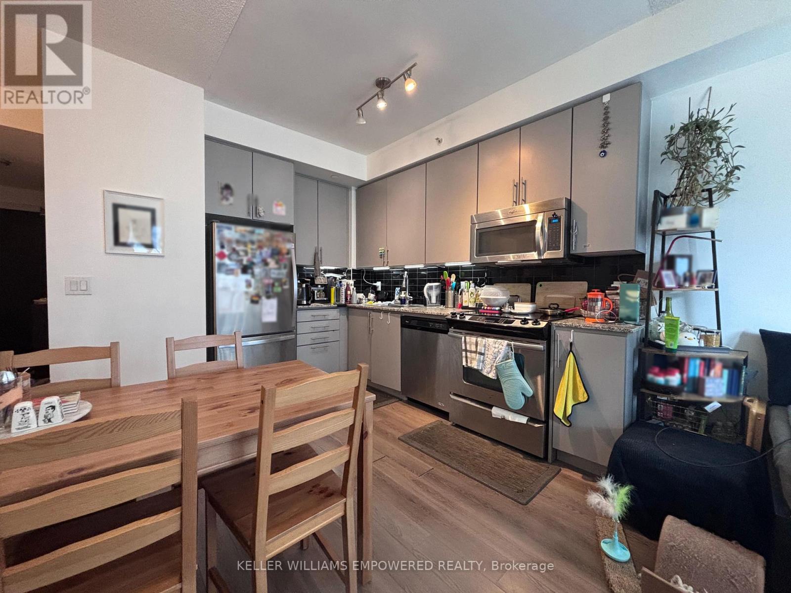 417 - 60 BERWICK AVENUE, Toronto, Ontario