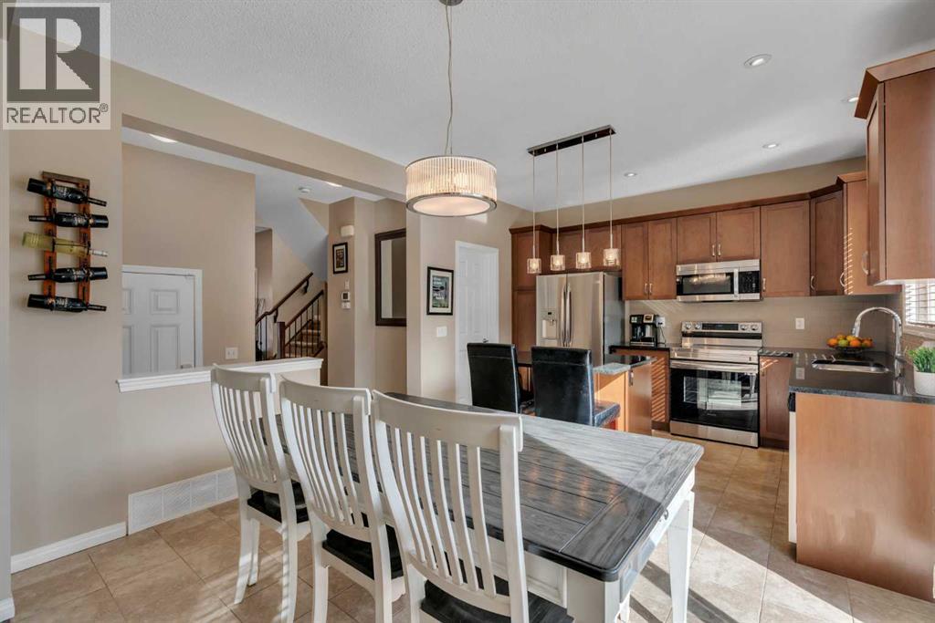 154 Windwood Grove Sw, Airdrie, Alberta  T4B 3S8 - Photo 3 - A2295142