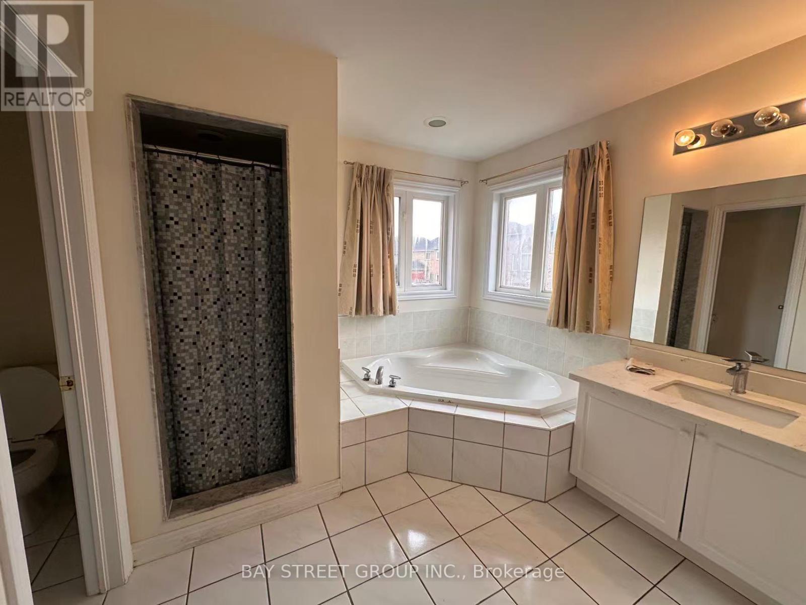 70 Warren Bradley Street, Markham, Ontario  L6C 2X4 - Photo 11 - N12957910