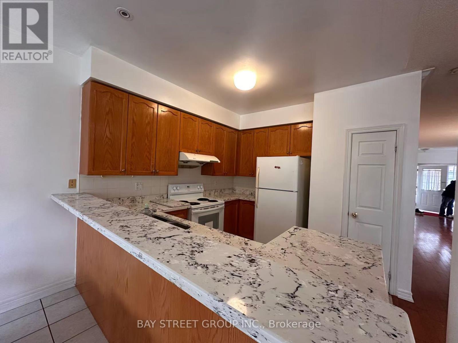 70 Warren Bradley Street, Markham, Ontario  L6C 2X4 - Photo 4 - N12957910