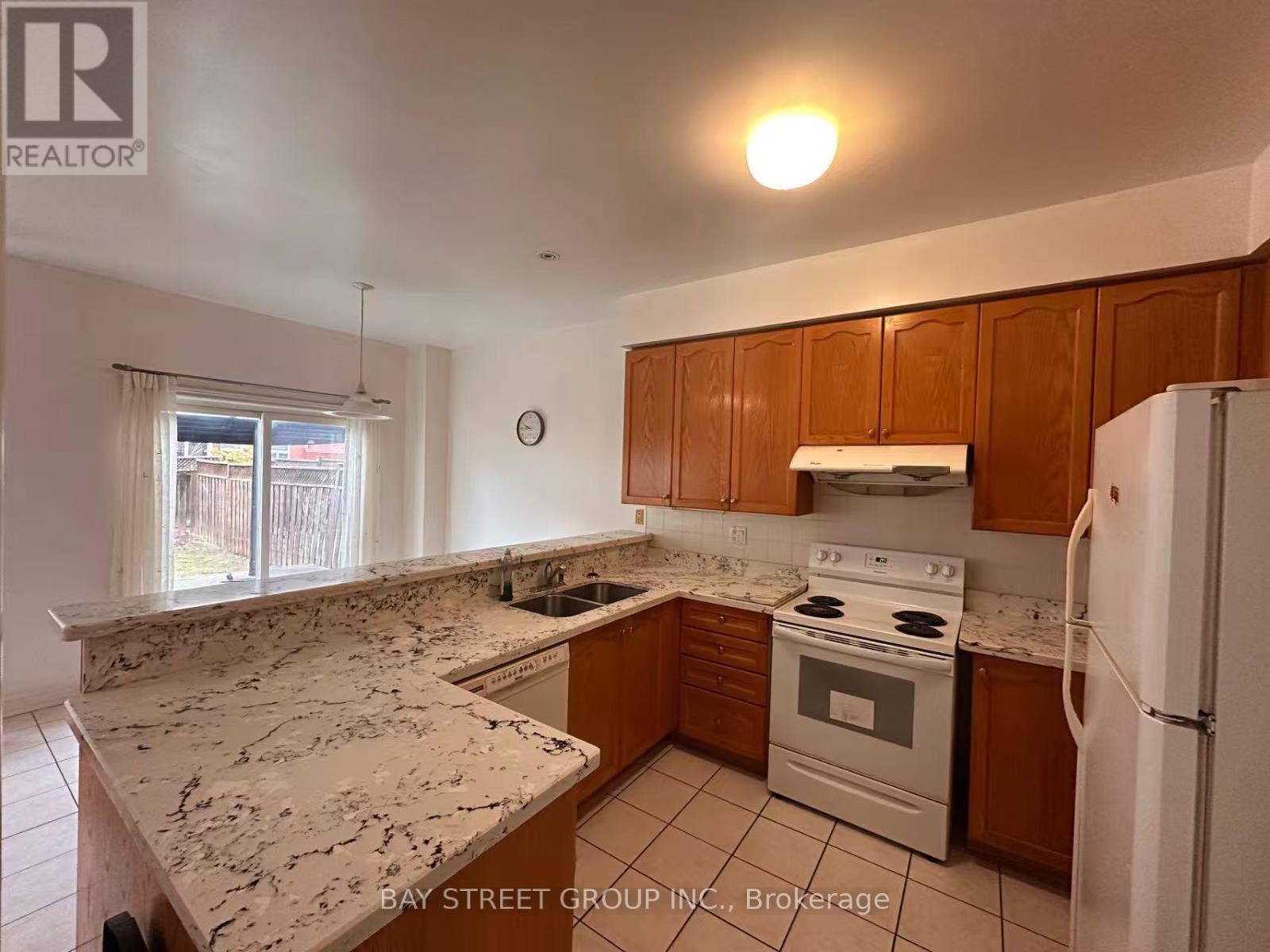 70 Warren Bradley Street, Markham, Ontario  L6C 2X4 - Photo 5 - N12957910