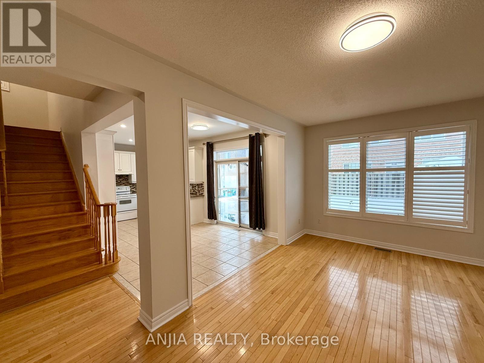 17 Ambercroft Street, Markham, Ontario  L6E 1L4 - Photo 4 - N12957928