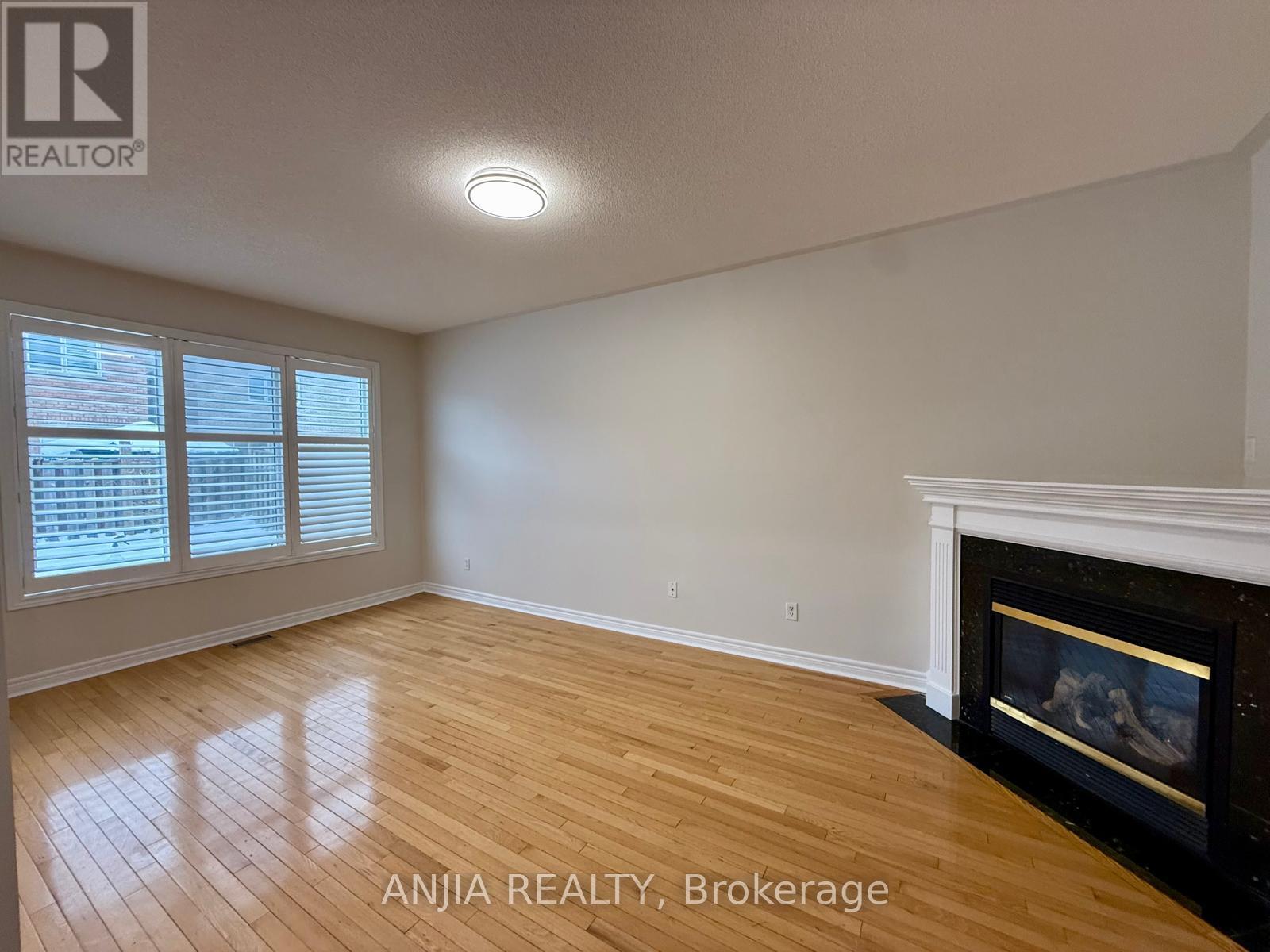 17 Ambercroft Street, Markham, Ontario  L6E 1L4 - Photo 7 - N12957928