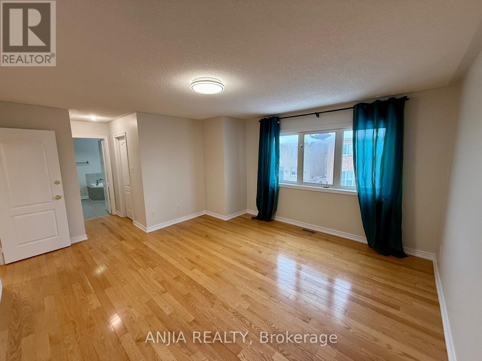 17 Ambercroft Street, Markham, Ontario  L6E 1L4 - Photo 8 - N12957928