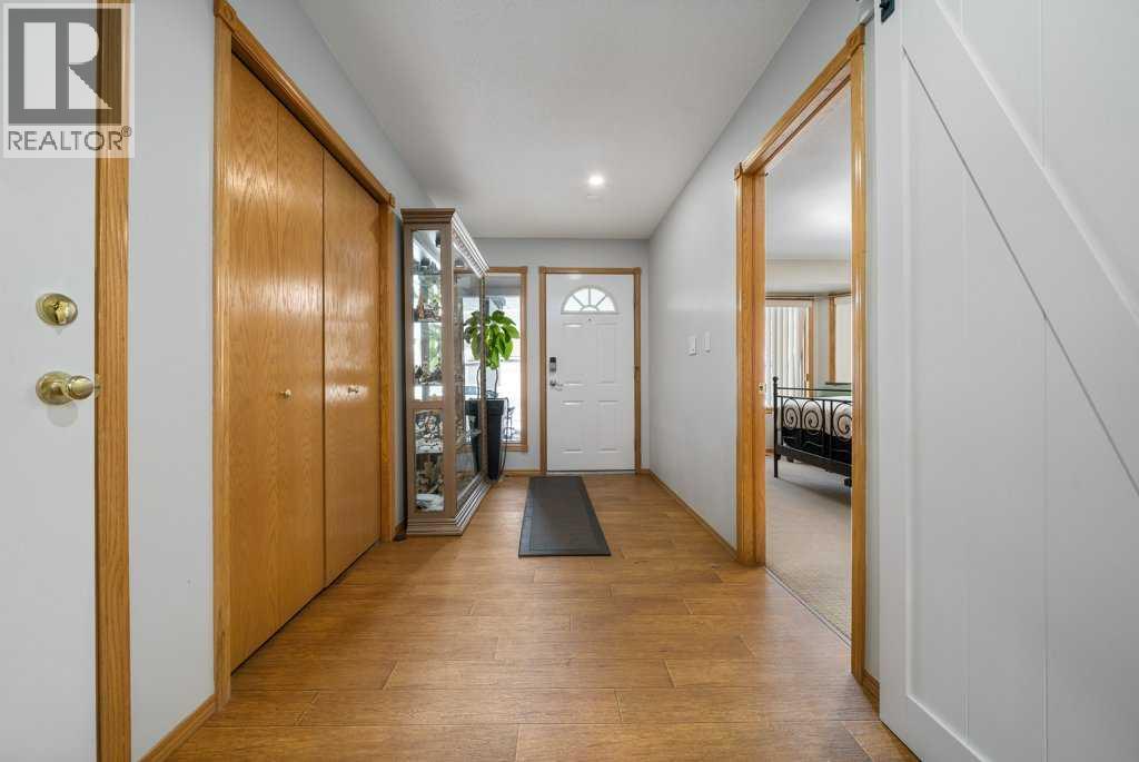 87 Park Meadows Lane Se, Medicine Hat, Alberta  T1B 4E3 - Photo 3 - A2289297