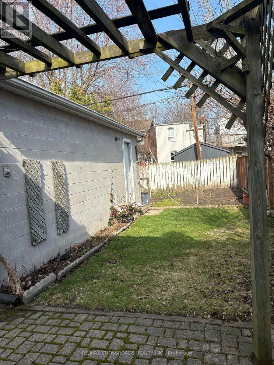 167 Woodfield Road, Toronto, Ontario M4L 2W8 - Photo 15 - E12945408