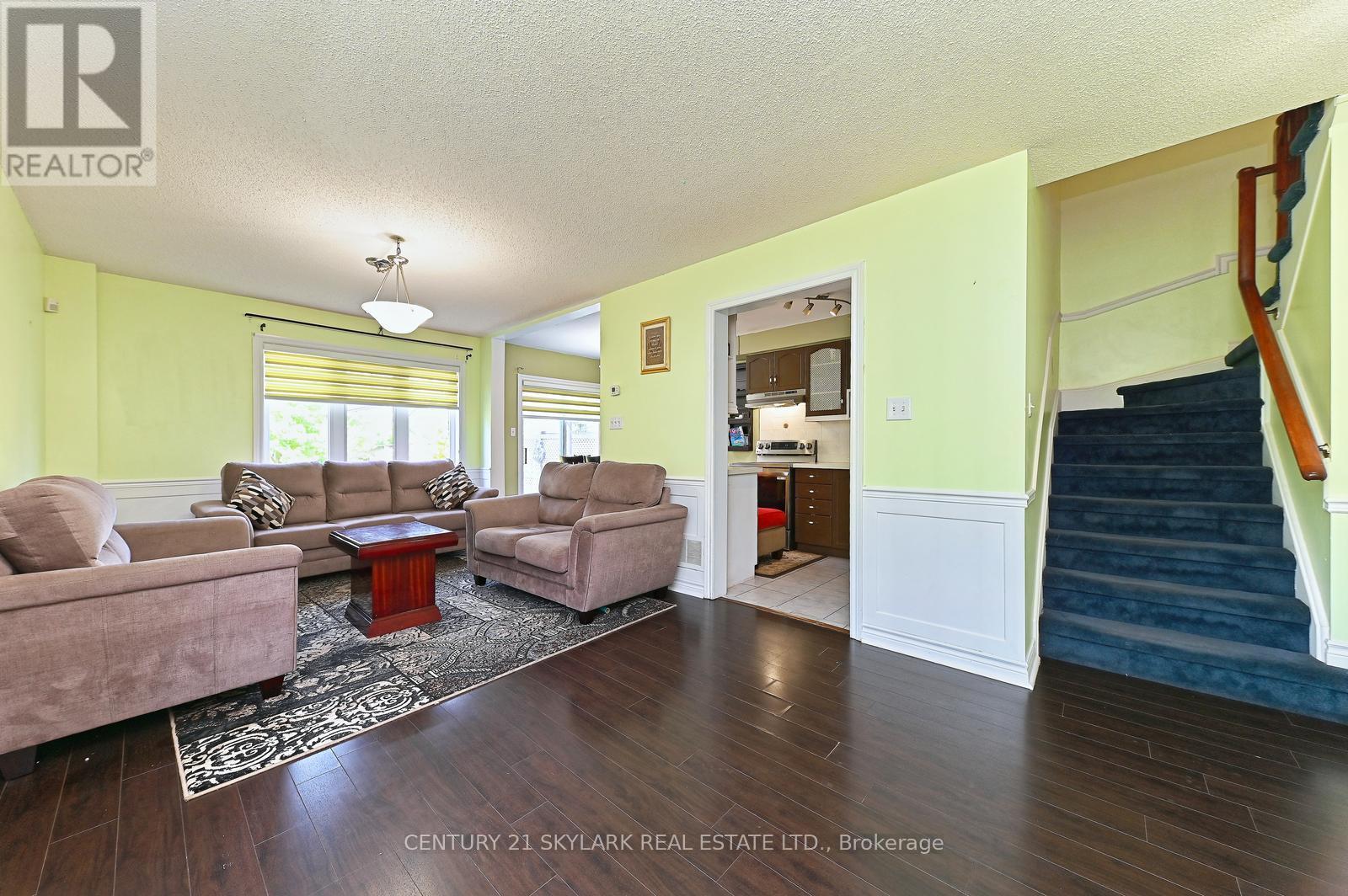 31 Todmorden Drive, Brampton, Ontario L7A 1M7 - Photo 9 - W12957940