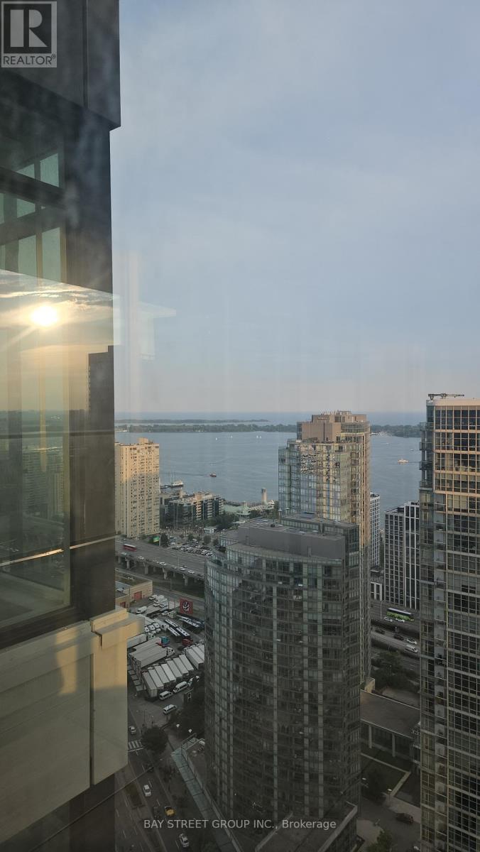 4210 - 1 Concord Cityplace Way, Toronto, Ontario  M5V 0X3 - Photo 21 - C12957922