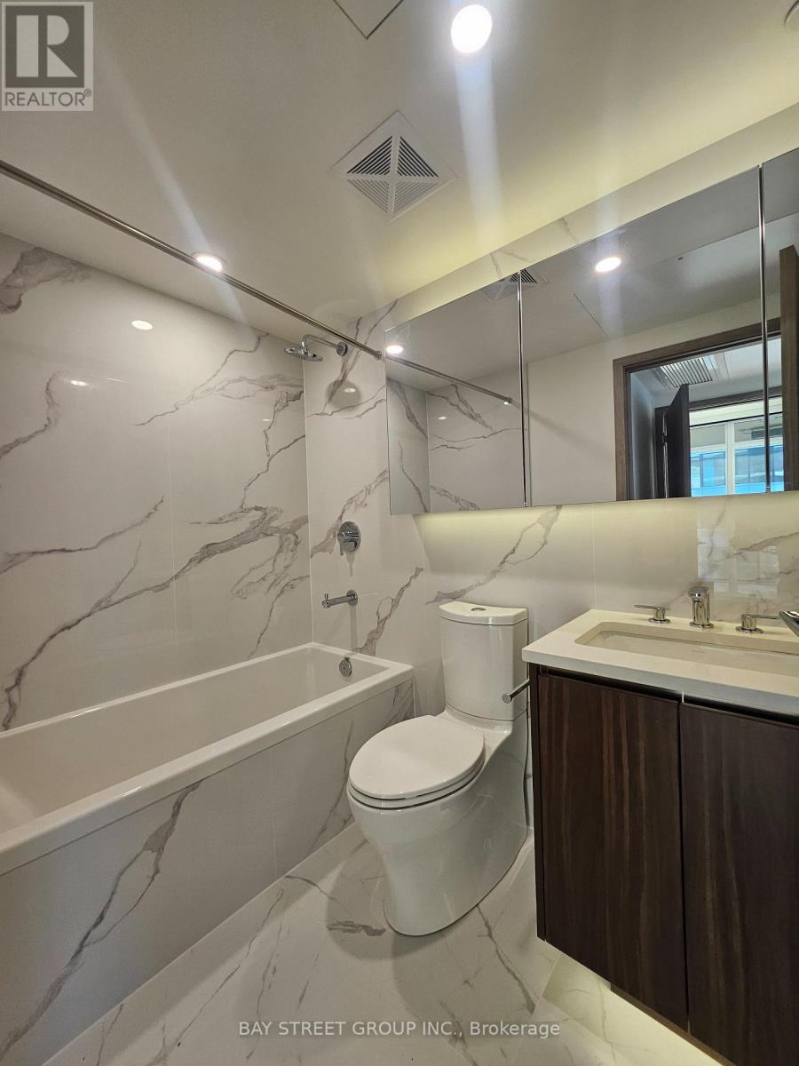 4210 - 1 Concord Cityplace Way, Toronto, Ontario  M5V 0X3 - Photo 16 - C12957922