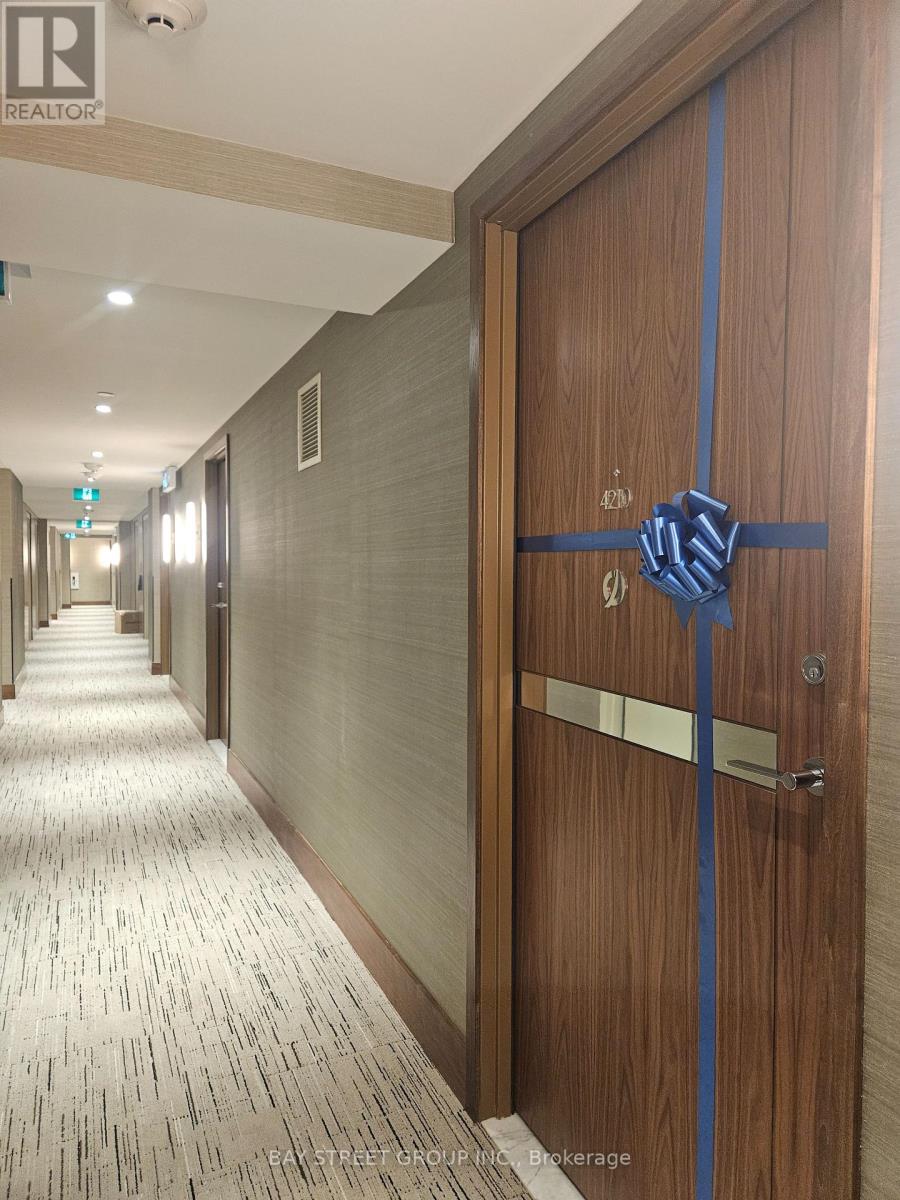 4210 - 1 Concord Cityplace Way, Toronto, Ontario  M5V 0X3 - Photo 8 - C12957922