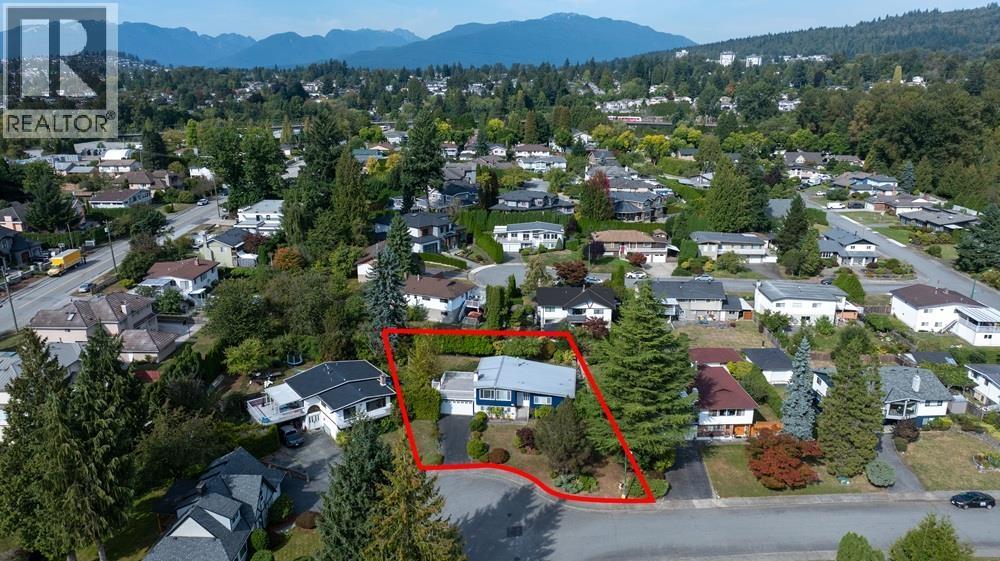 3345 Cardinal Drive, Burnaby, British Columbia V5A 2T7 - Photo 2 - R3052176