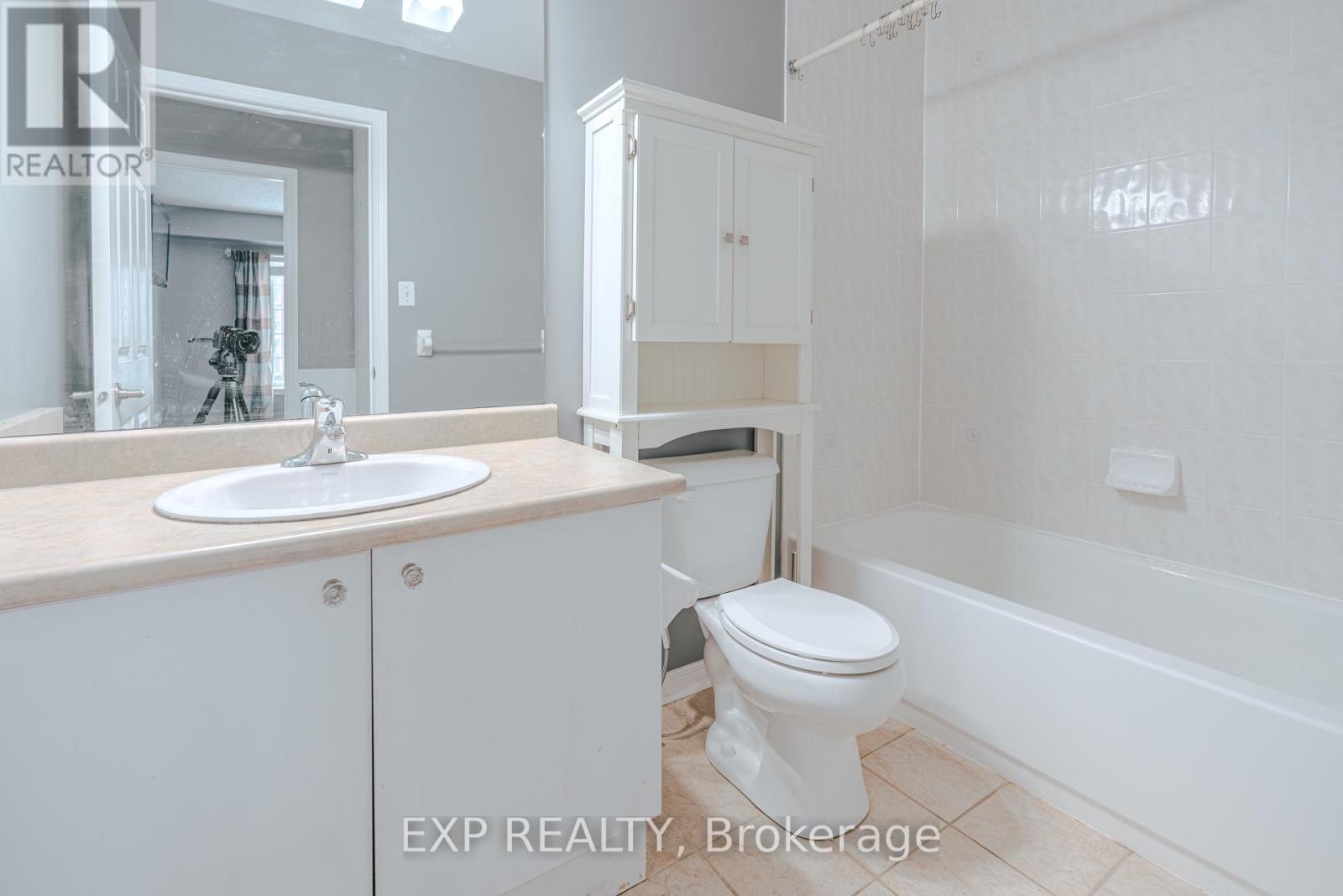 307 - 90 Aspen Springs Drive, Clarington, Ontario  L1C 5N4 - Photo 6 - E12957954