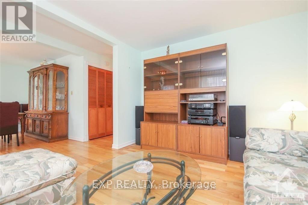 104 Presland Road W, Ottawa, Ontario  K1K 2C3 - Photo 3 - X12957986