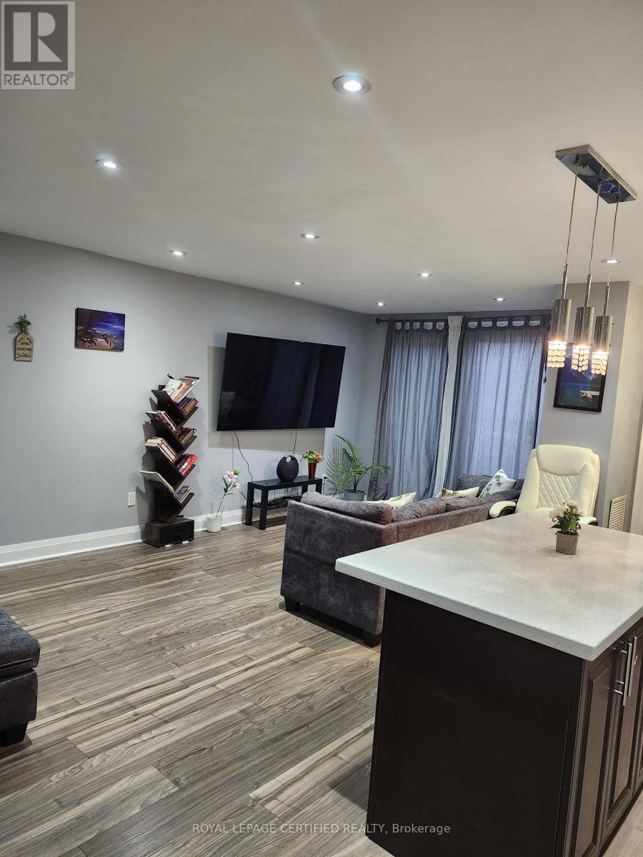 112 - 2095 Roche Court, Mississauga, Ontario  L5K 2C8 - Photo 3 - W12957958