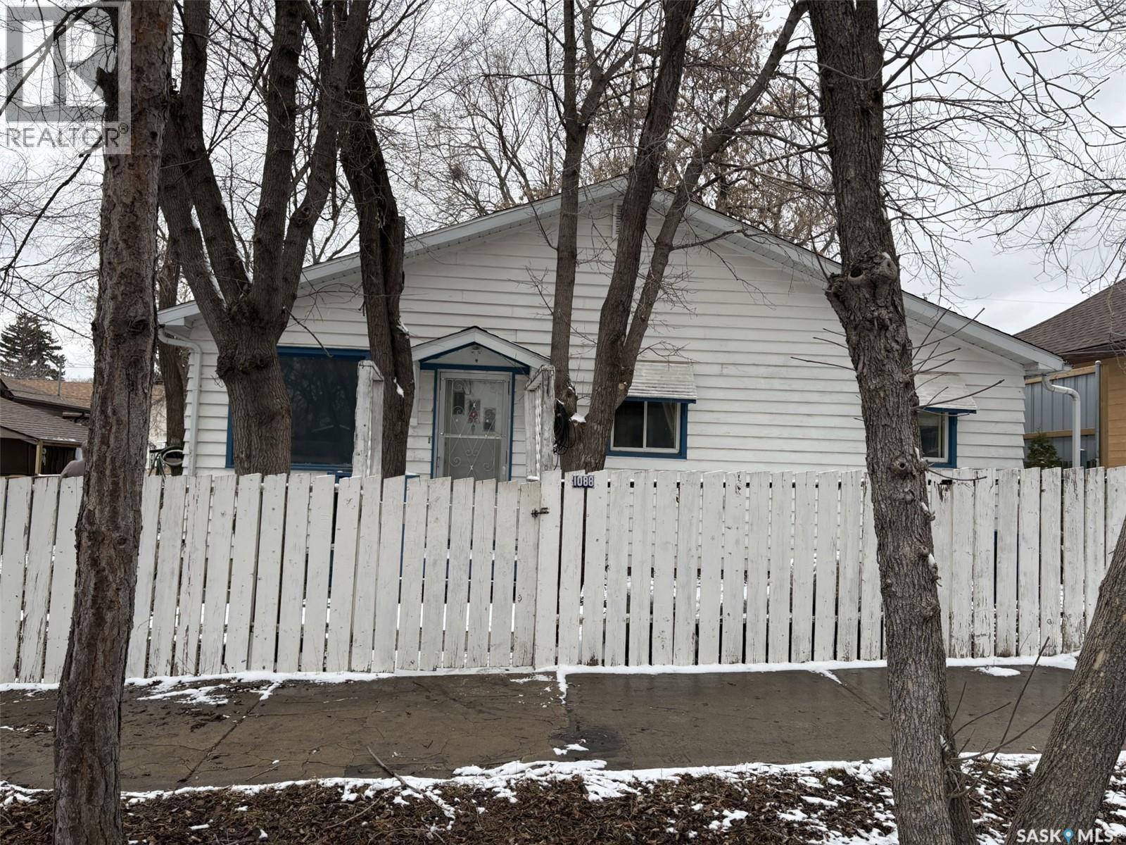 1088 Wolfe AVENUE, Moose Jaw, Saskatchewan