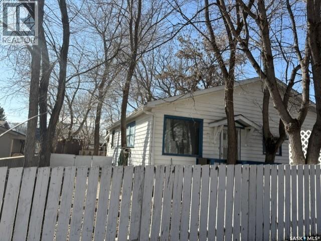 1088 Wolfe Avenue, Moose Jaw, Saskatchewan  S6H 1J7 - Photo 3 - SK032088