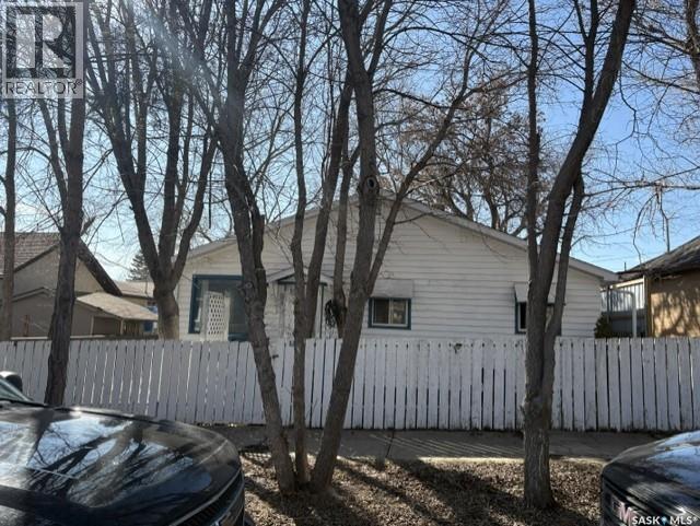 1088 Wolfe Avenue, Moose Jaw, Saskatchewan  S6H 1J7 - Photo 4 - SK032088