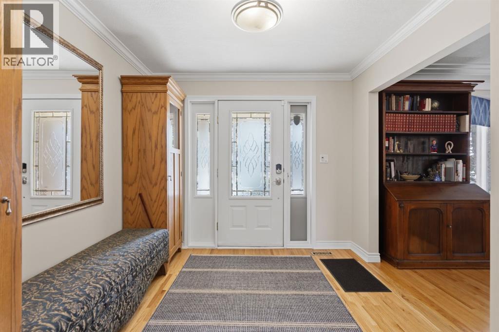 352 Oakside Circle SW, Calgary, Alberta  T2V 4K4 - Photo 2 - A2297272