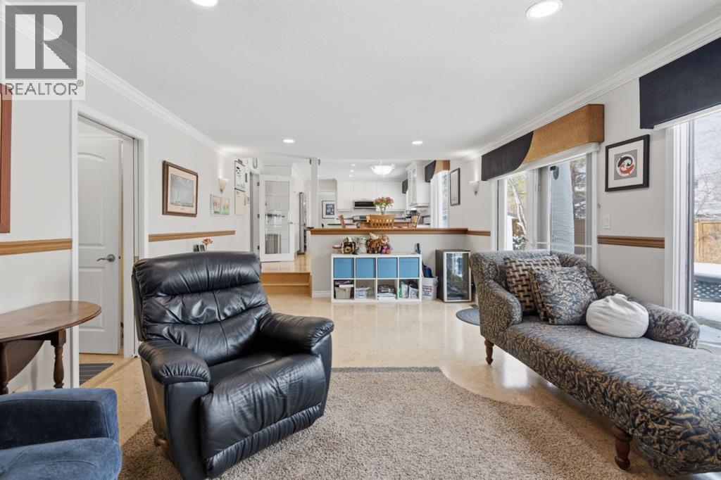 352 Oakside Circle SW, Calgary, Alberta  T2V 4K4 - Photo 10 - A2297272