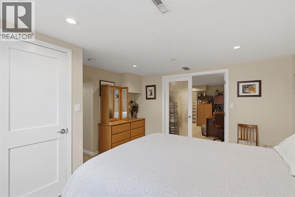 352 Oakside Circle SW, Calgary, Alberta  T2V 4K4 - Photo 36 - A2297272