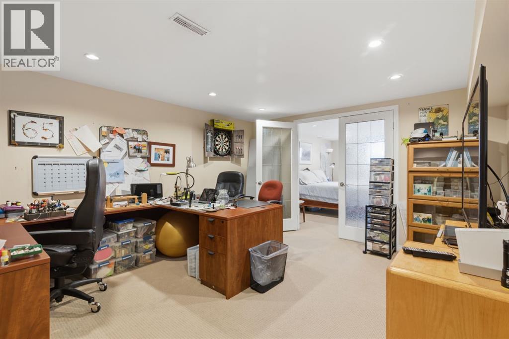 352 Oakside Circle SW, Calgary, Alberta  T2V 4K4 - Photo 33 - A2297272