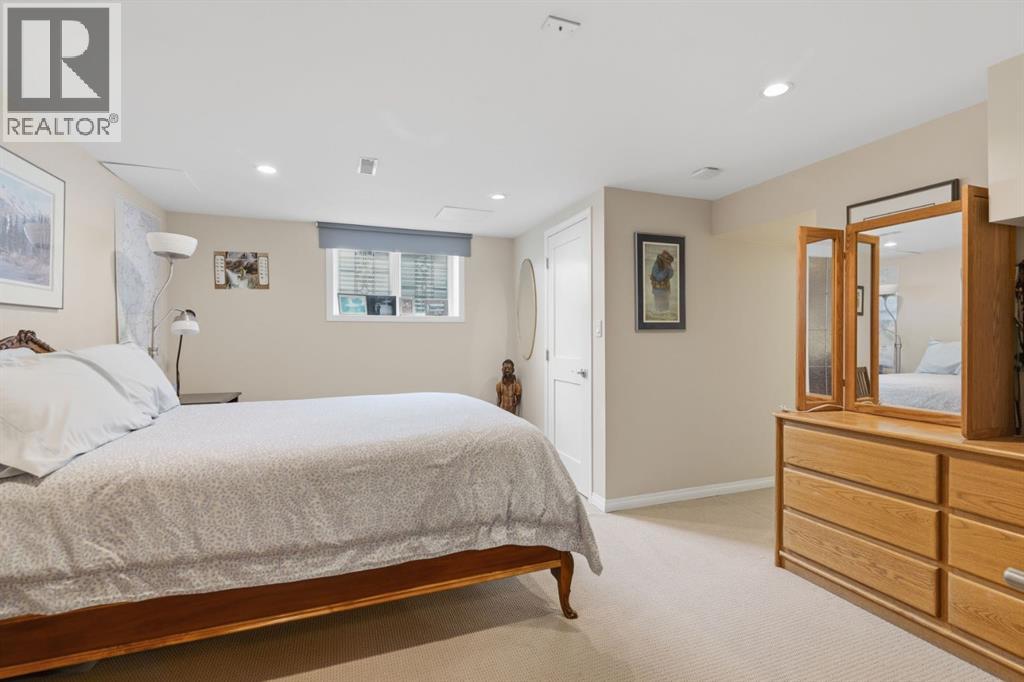 352 Oakside Circle SW, Calgary, Alberta  T2V 4K4 - Photo 35 - A2297272