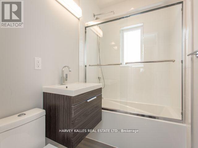 Upper - 987 Avenue Road, Toronto, Ontario M5P 2K9 - Photo 12 - C12957998