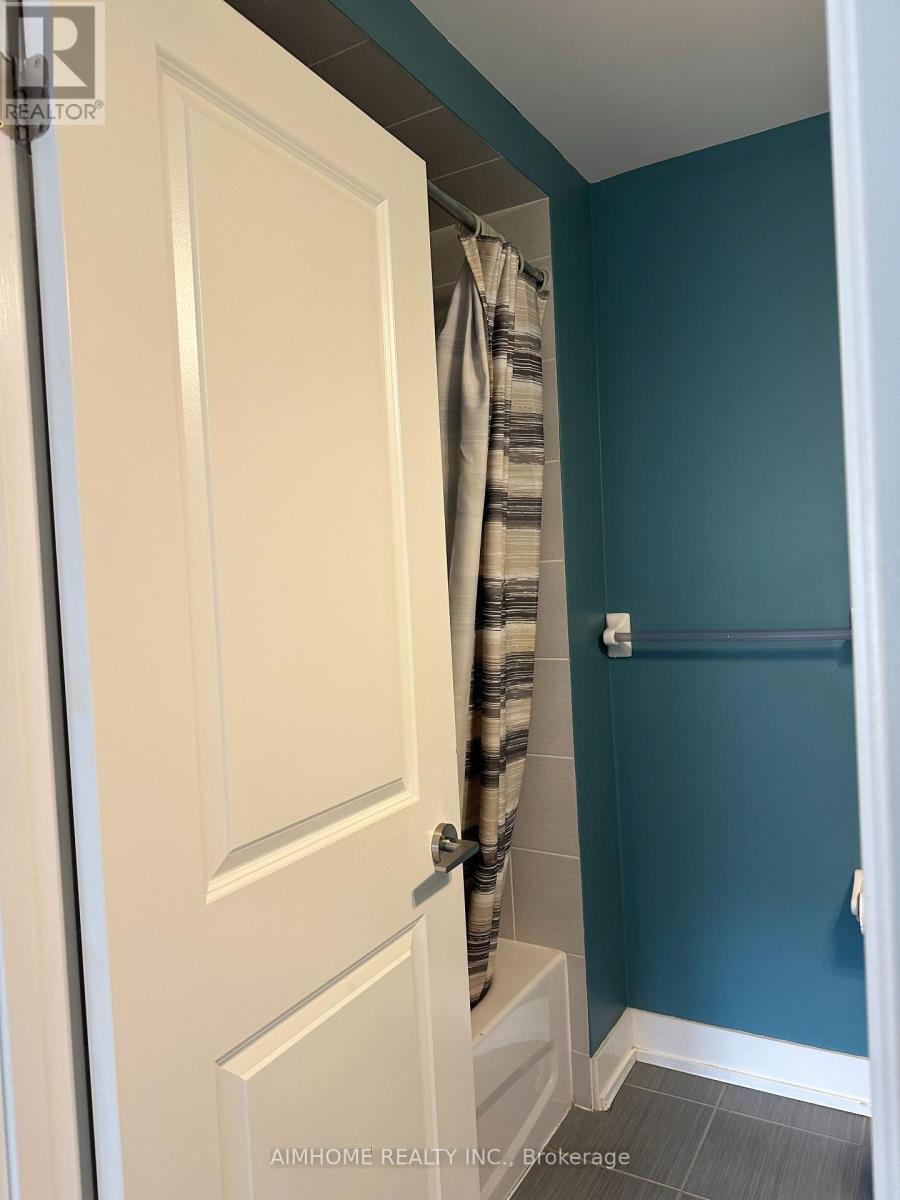 304 - 276 Gatwick Drive, Oakville, Ontario  L6H 6M9 - Photo 5 - W12957992