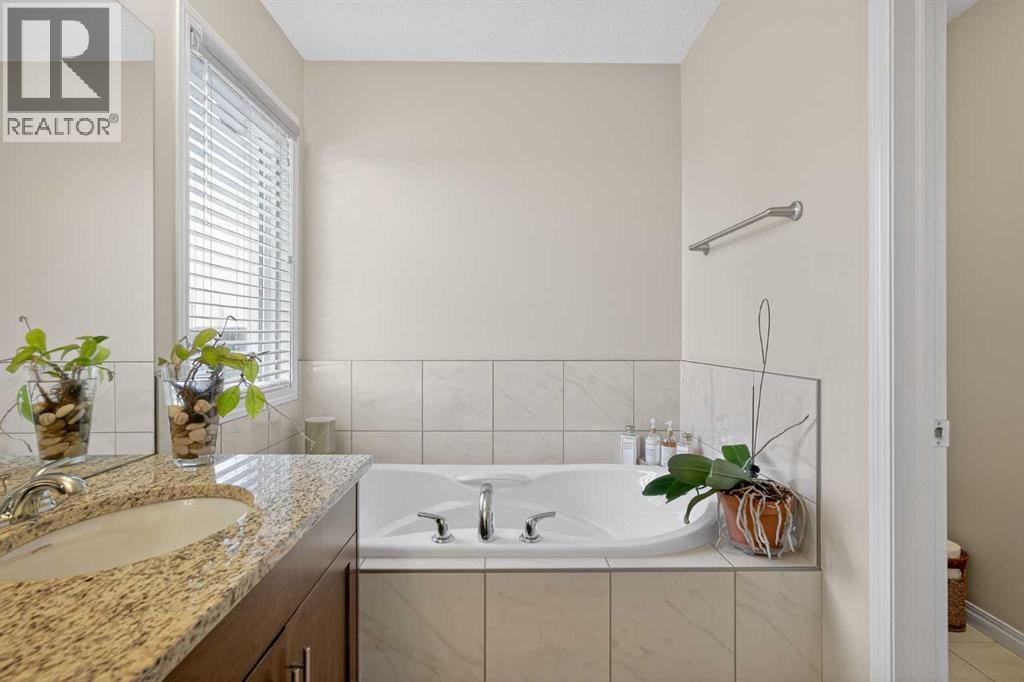 24 Legacy Landing, Calgary, Alberta  T2X 2E5 - Photo 22 - A2294931