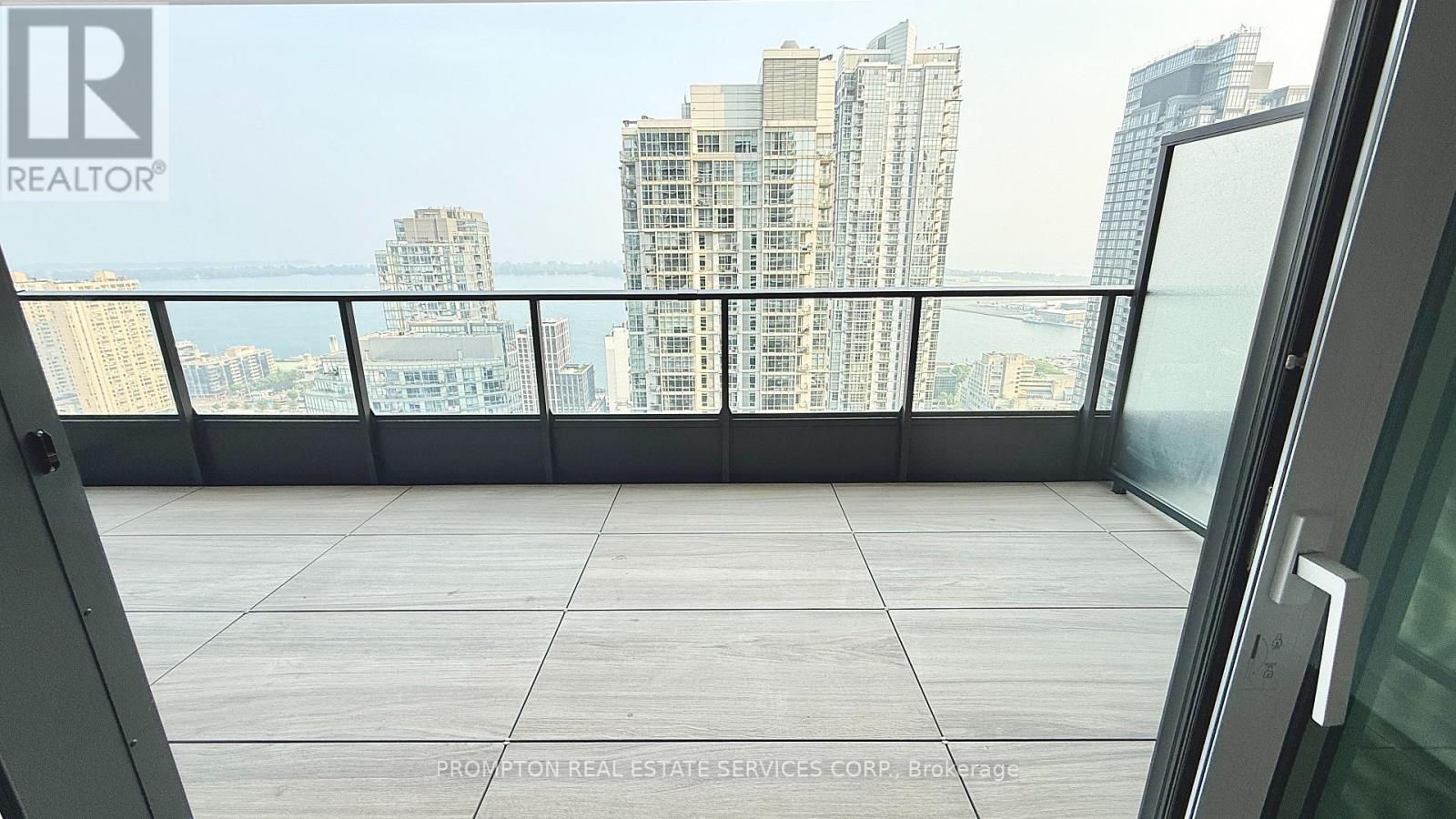 3708 - 1 Concord Cityplace Way, Toronto, Ontario  M5V 0X3 - Photo 11 - C12958010