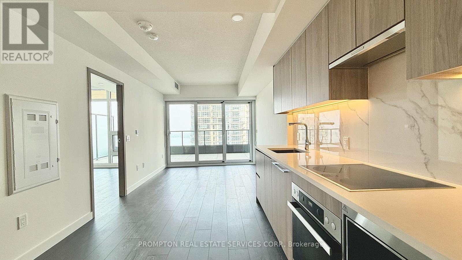 3708 - 1 Concord Cityplace Way, Toronto, Ontario  M5V 0X3 - Photo 2 - C12958010