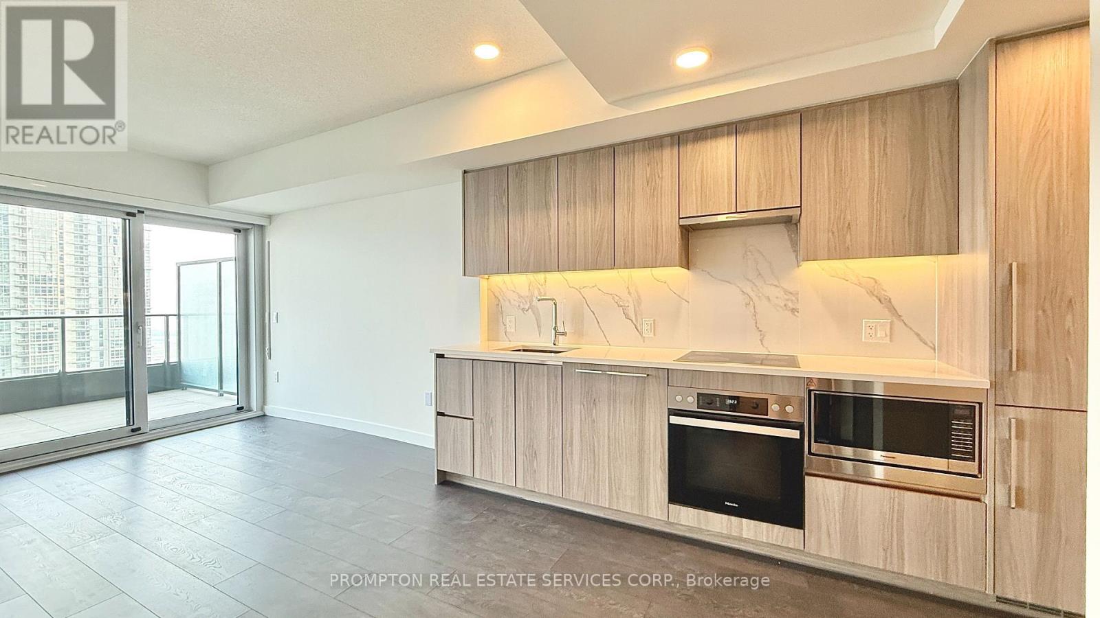 3708 - 1 Concord Cityplace Way, Toronto, Ontario  M5V 0X3 - Photo 3 - C12958010