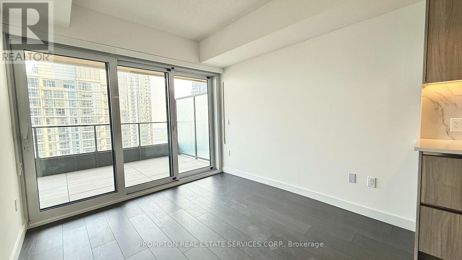 3708 - 1 Concord Cityplace Way, Toronto, Ontario  M5V 0X3 - Photo 4 - C12958010
