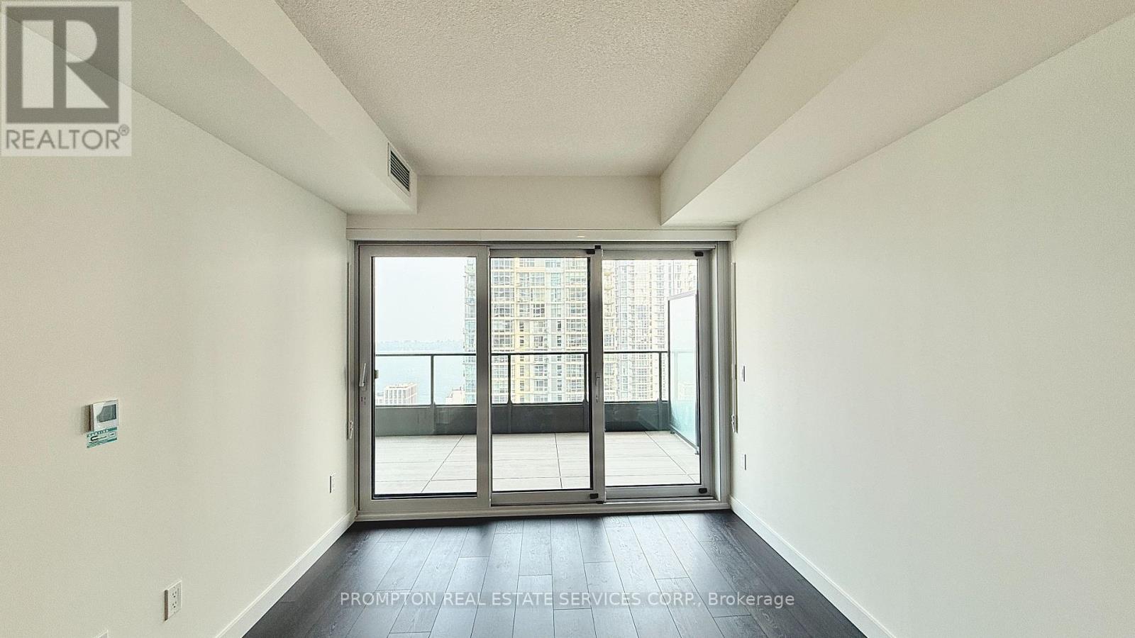 3708 - 1 Concord Cityplace Way, Toronto, Ontario  M5V 0X3 - Photo 5 - C12958010