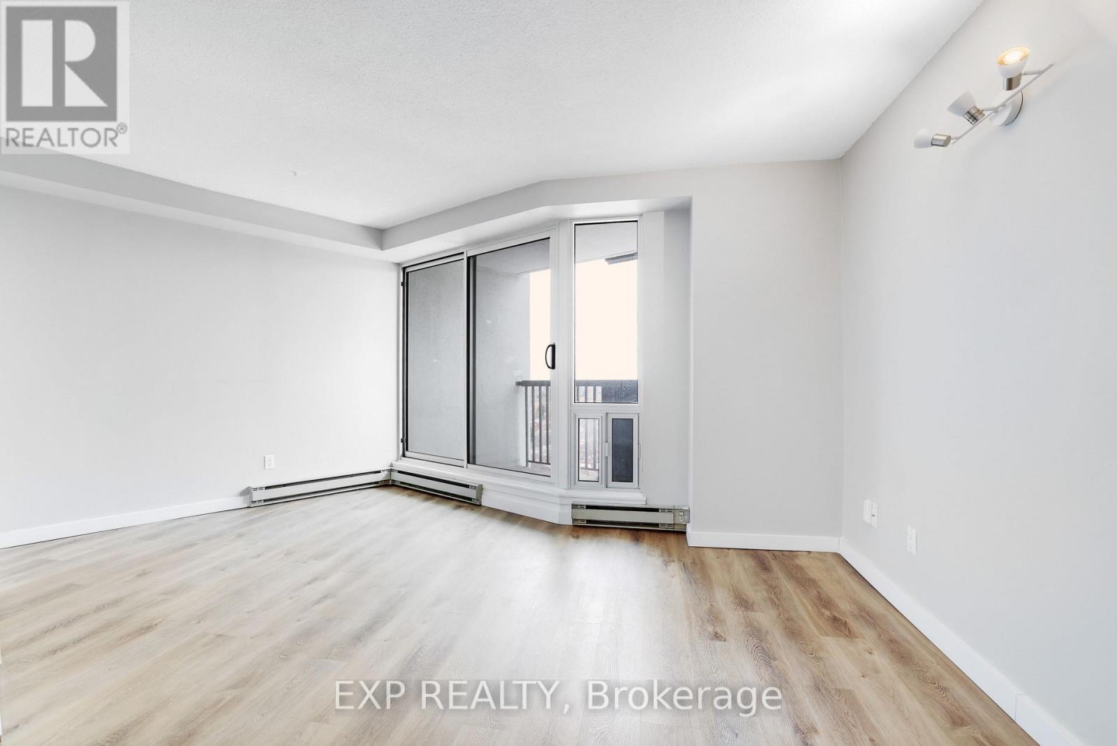 1380 Prince Of Wales Drive, Ottawa, Ontario  K2C 3N2 - Photo 5 - X12958000